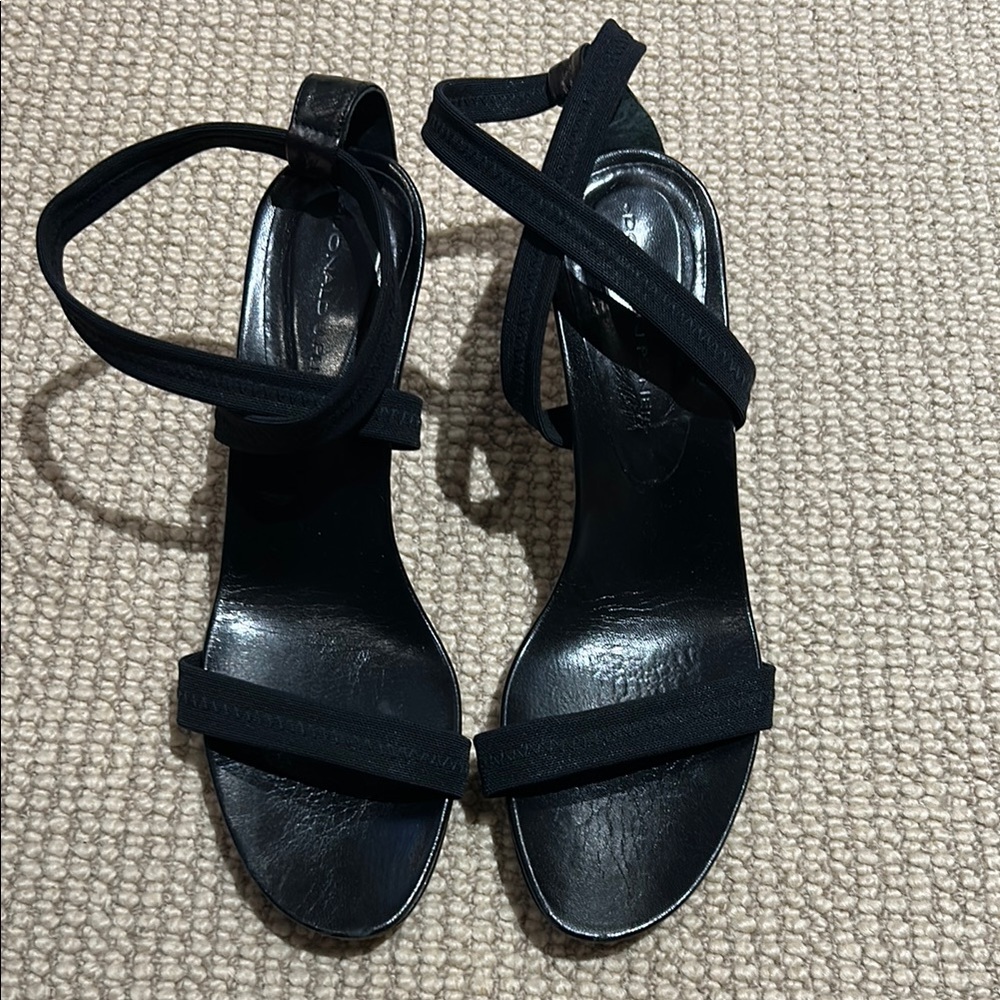 Donald J. Pliner Black Heeled Sandals Classic Design
